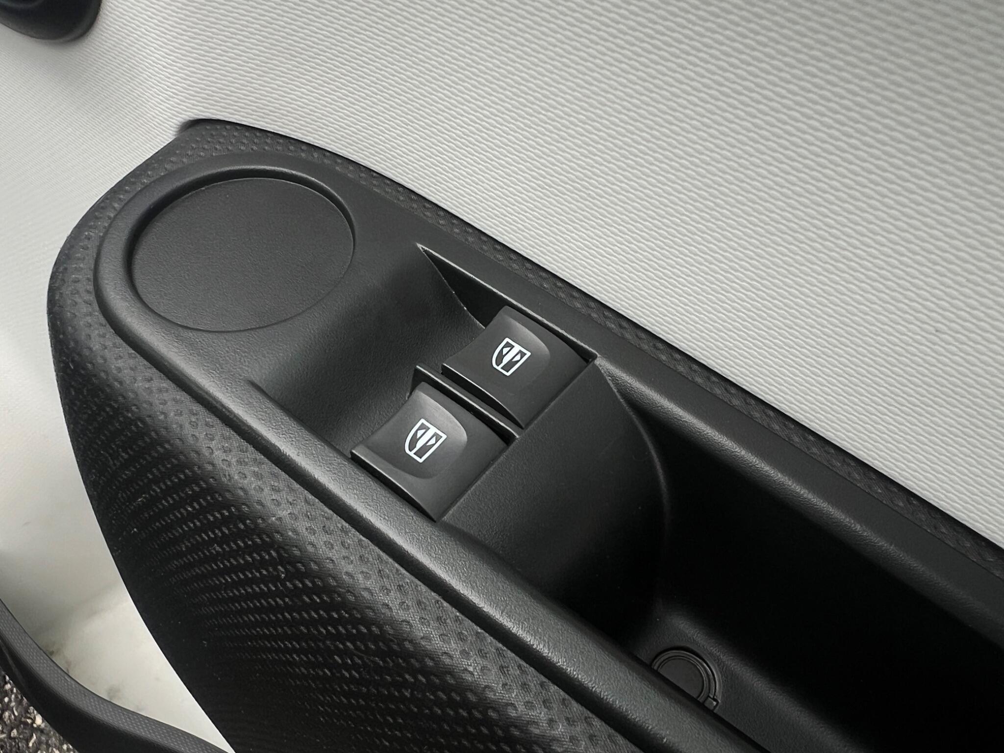Renault Twingo - Image 16