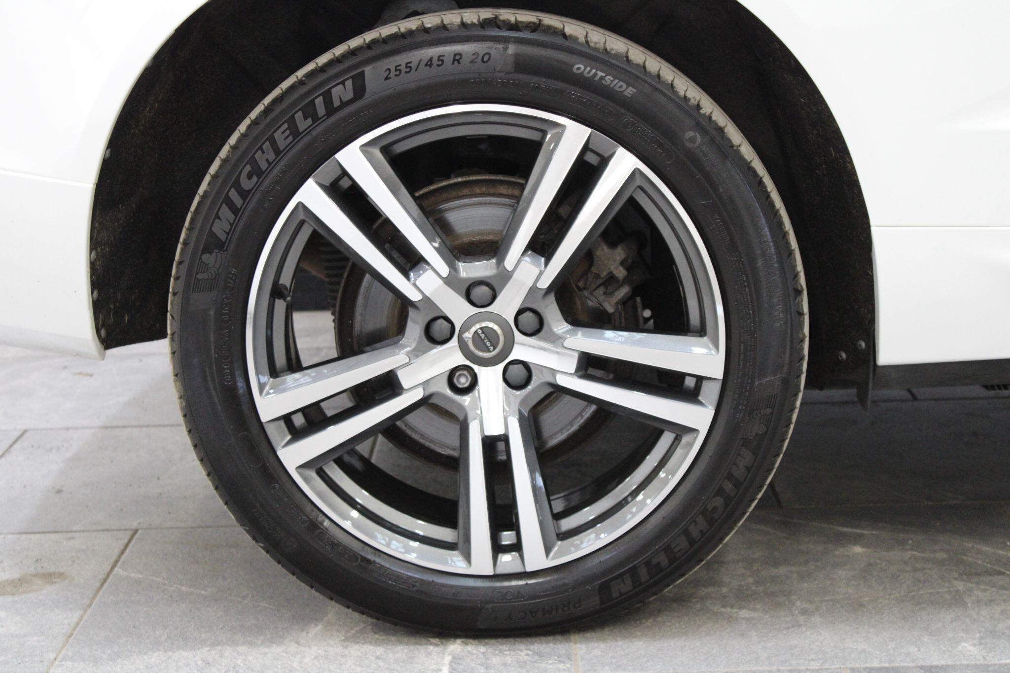 Volvo XC60 - Image 9