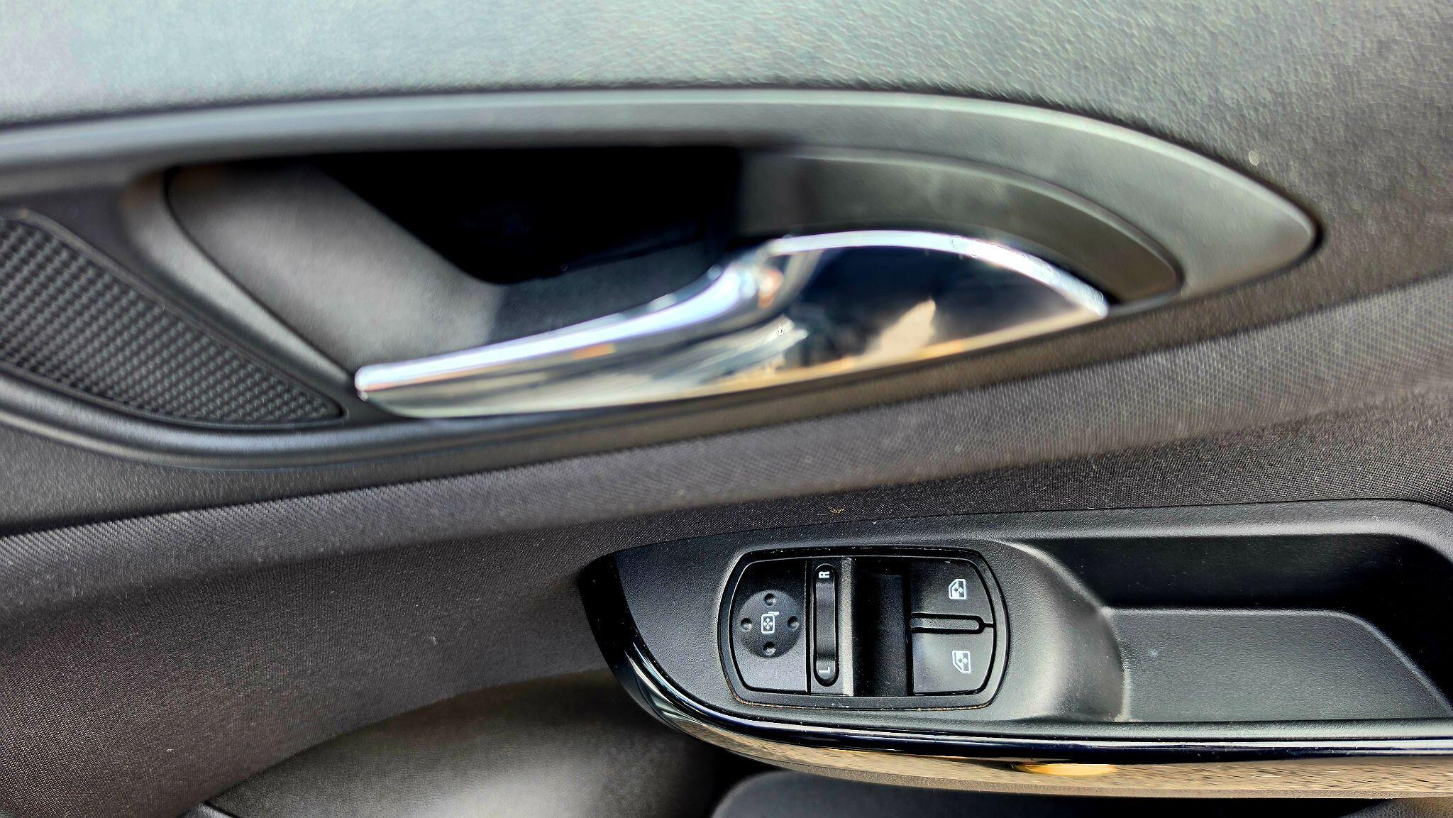 Vauxhall Corsa - Image 19