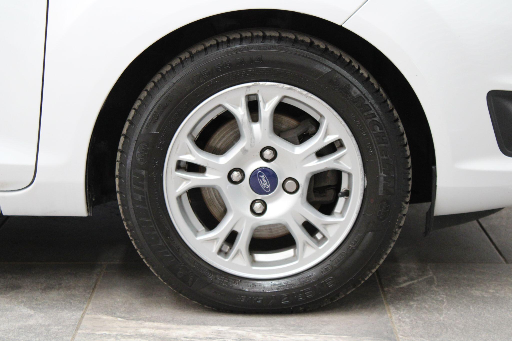 Ford Fiesta - Image 9