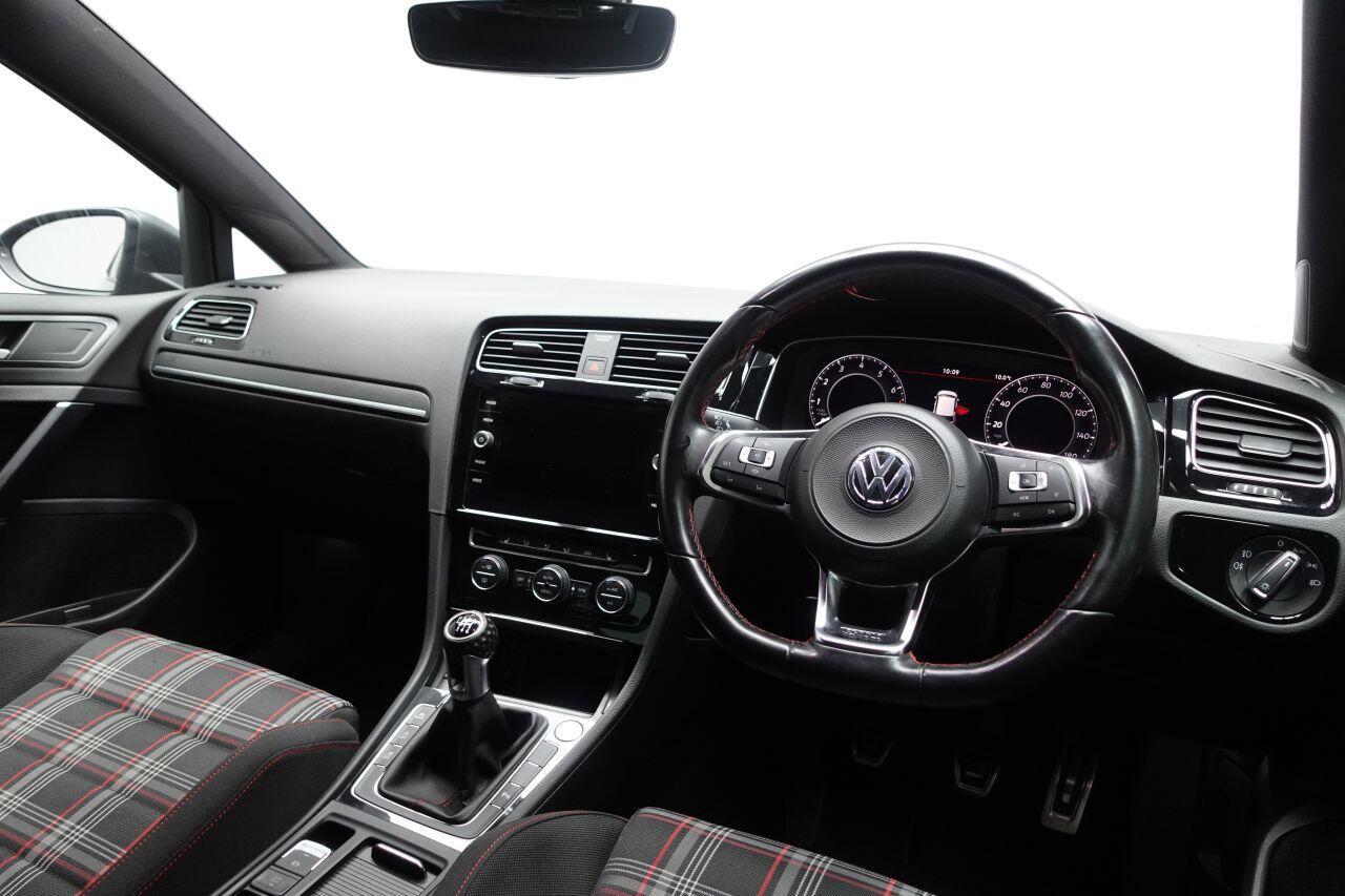Volkswagen Golf - Image 17