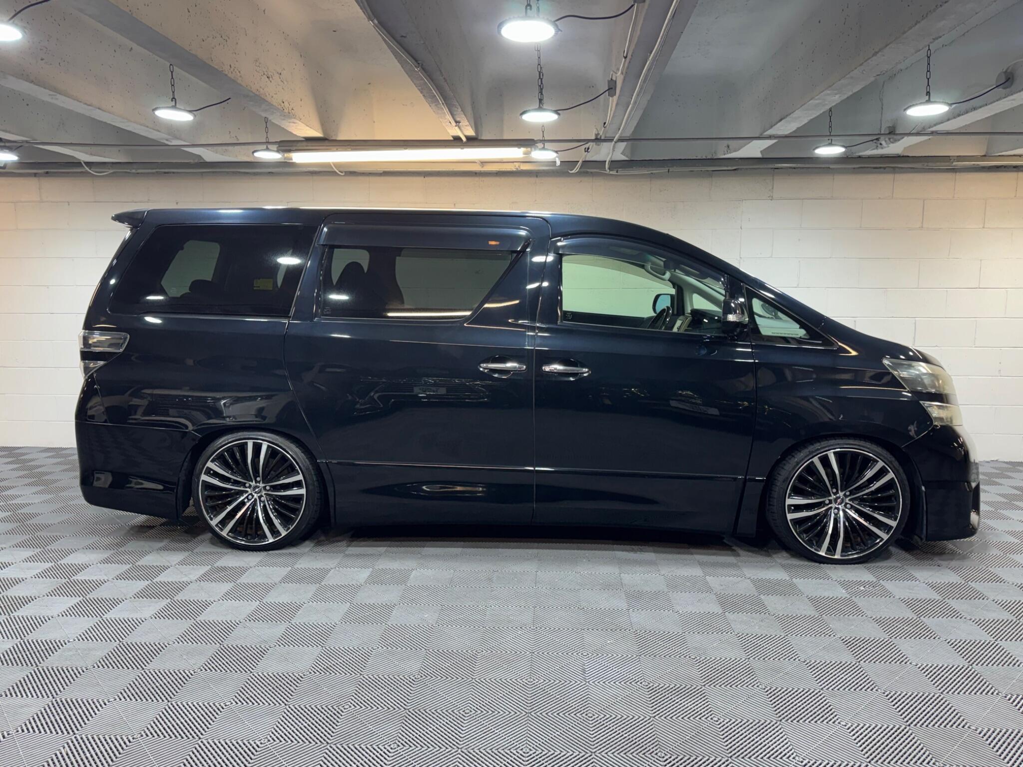 Toyota Vellfire - Image 5