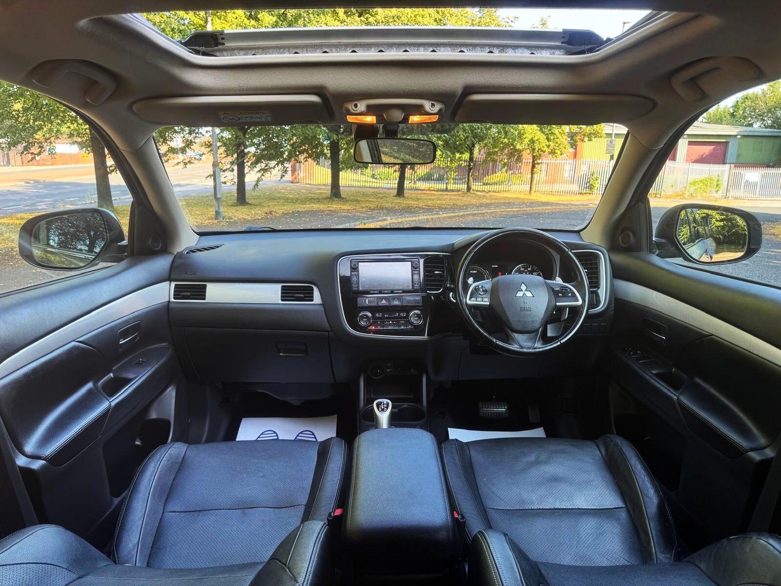 Mitsubishi Outlander - Image 14
