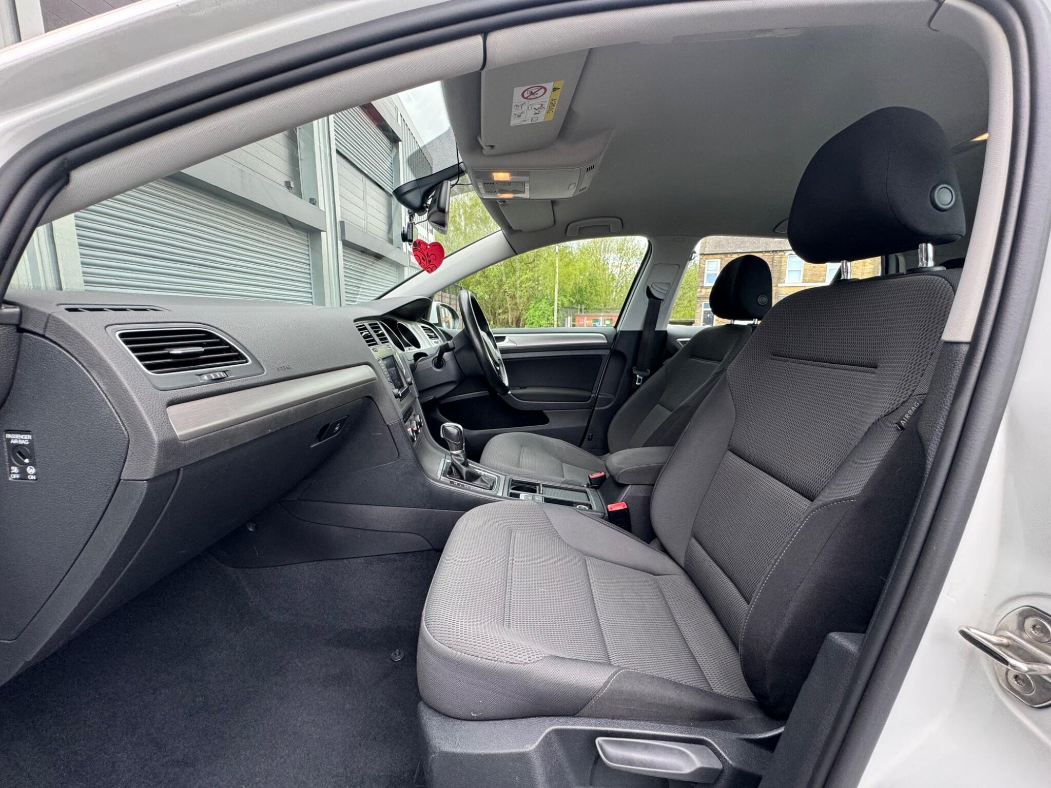 Volkswagen Golf - Image 12