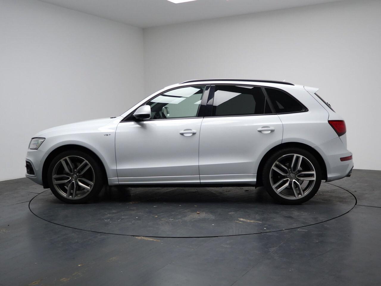 Audi SQ5 - Image 11