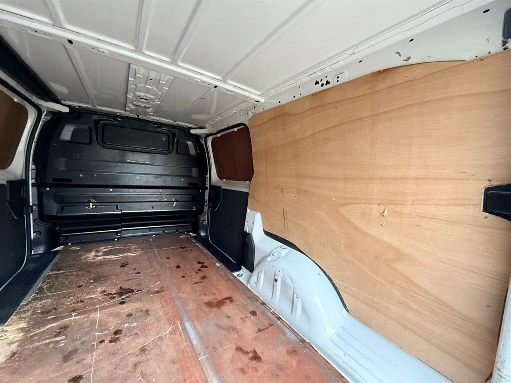 Vauxhall Vivaro - Image 10