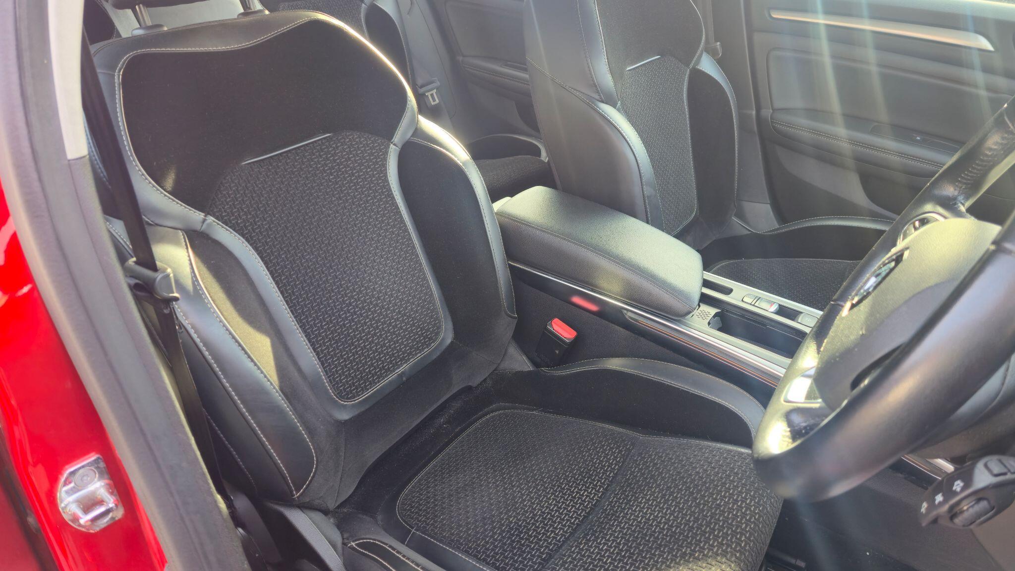 Renault Megane - Image 13