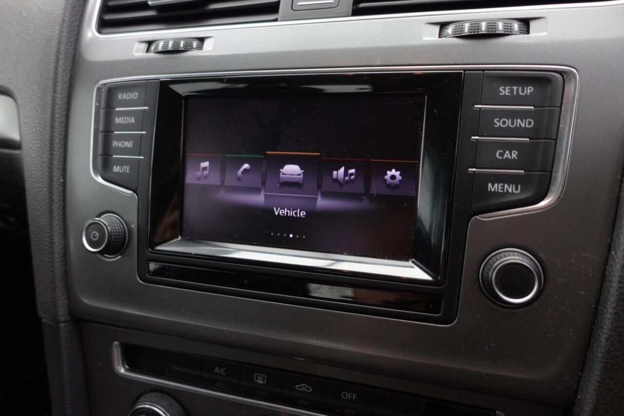 Volkswagen Golf - Image 18