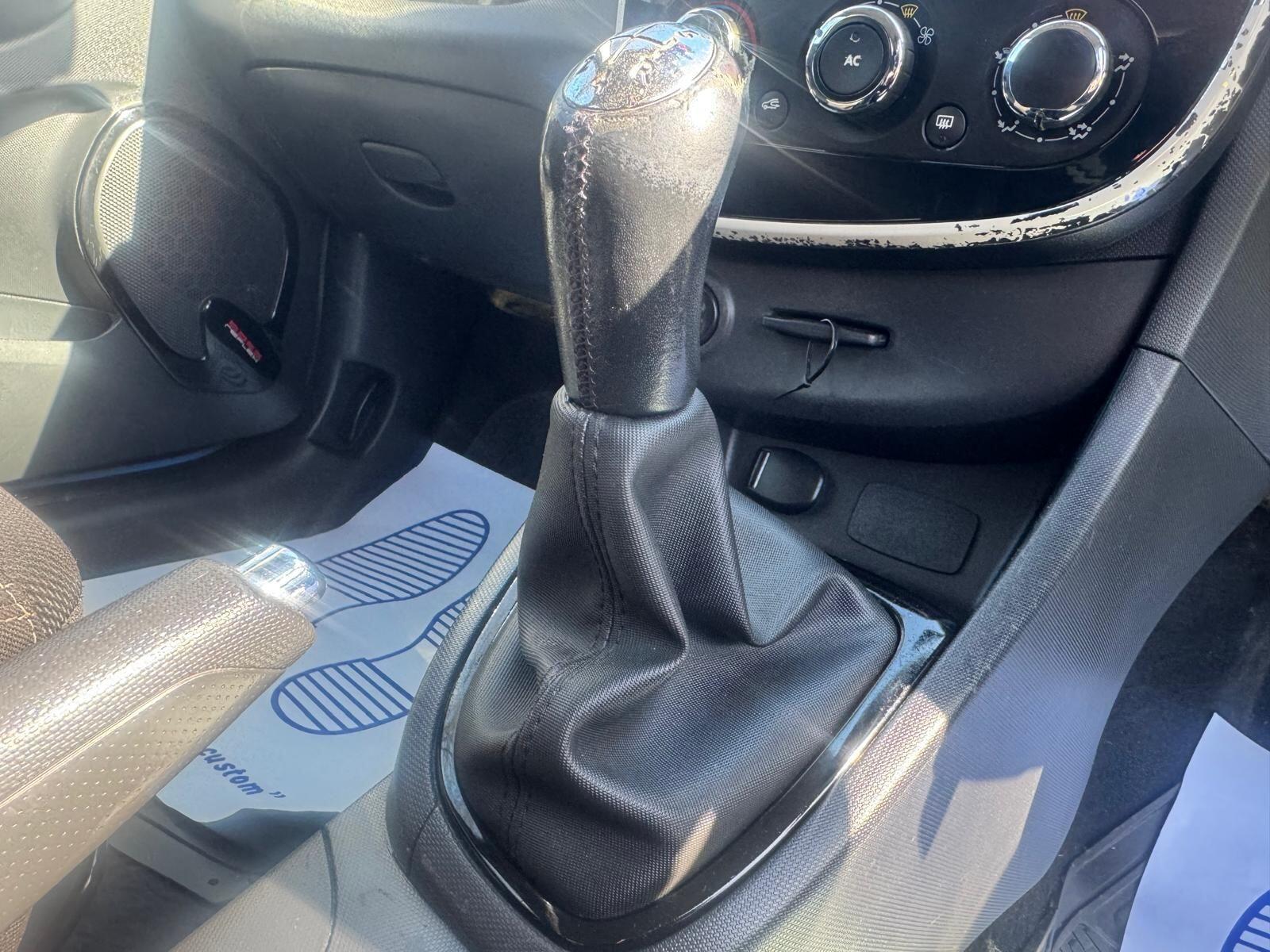 Renault Clio - Image 15