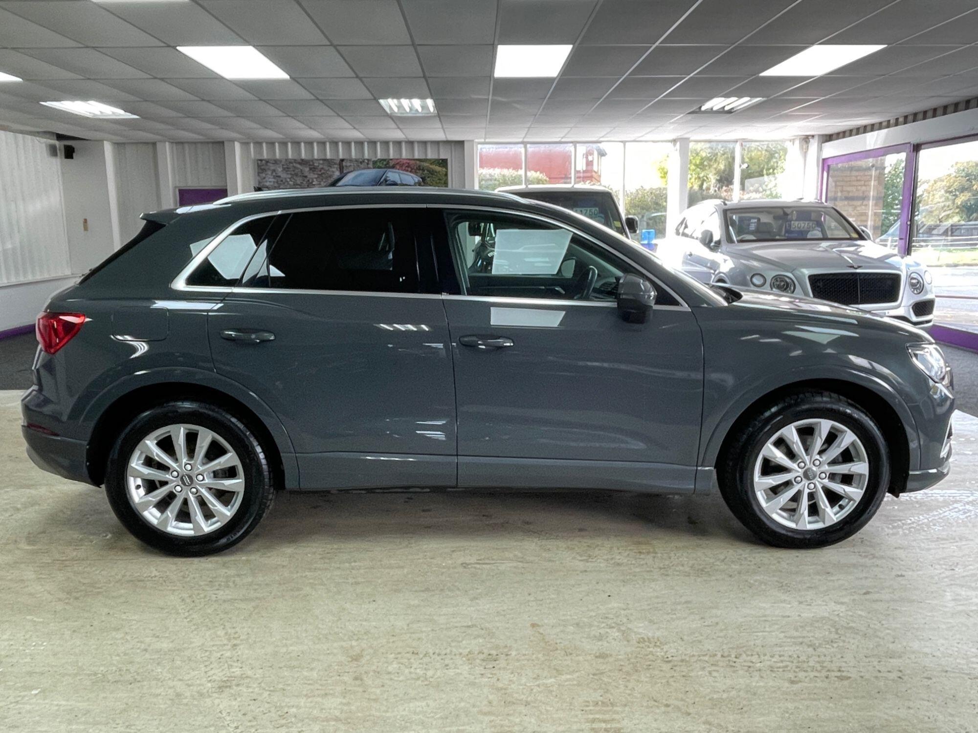 Audi Q3 - Image 11
