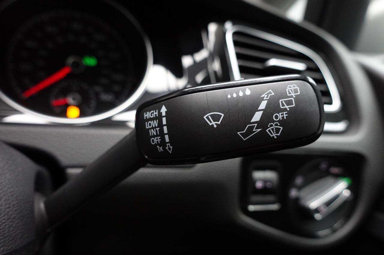 Volkswagen Golf - Image 47