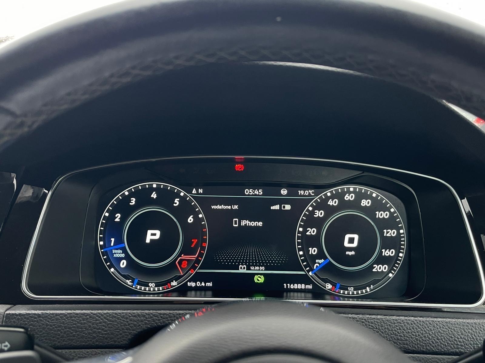 Volkswagen Golf - Image 19