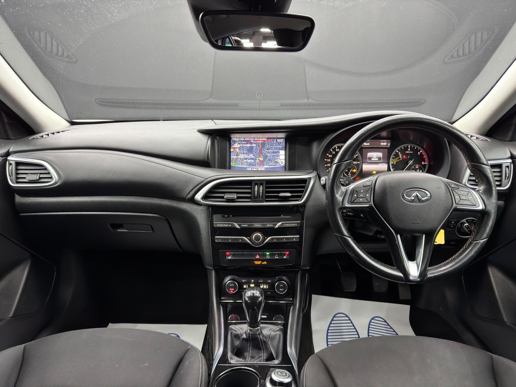 Infiniti Q30 - Image 10