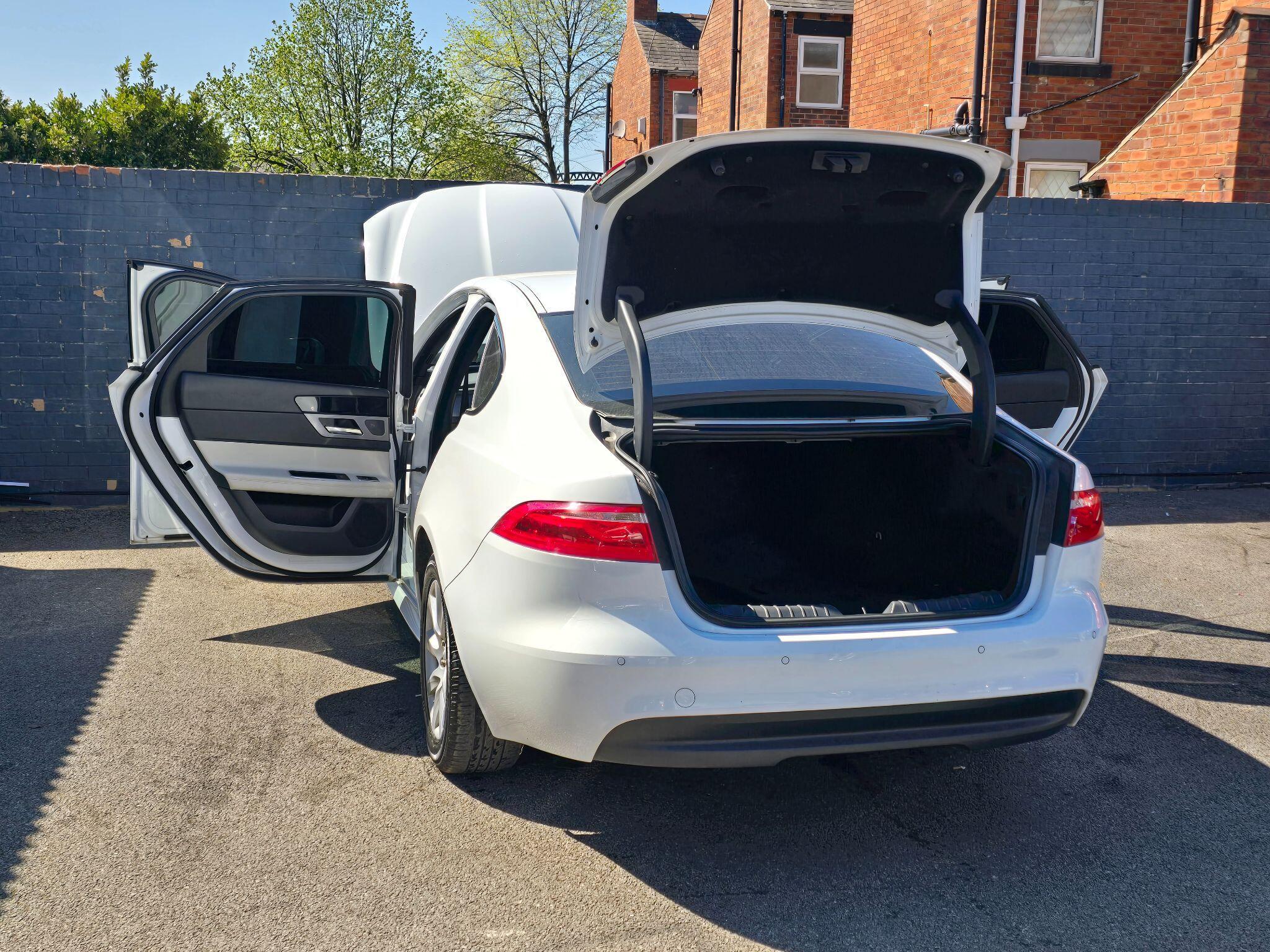 Jaguar XF - Image 18