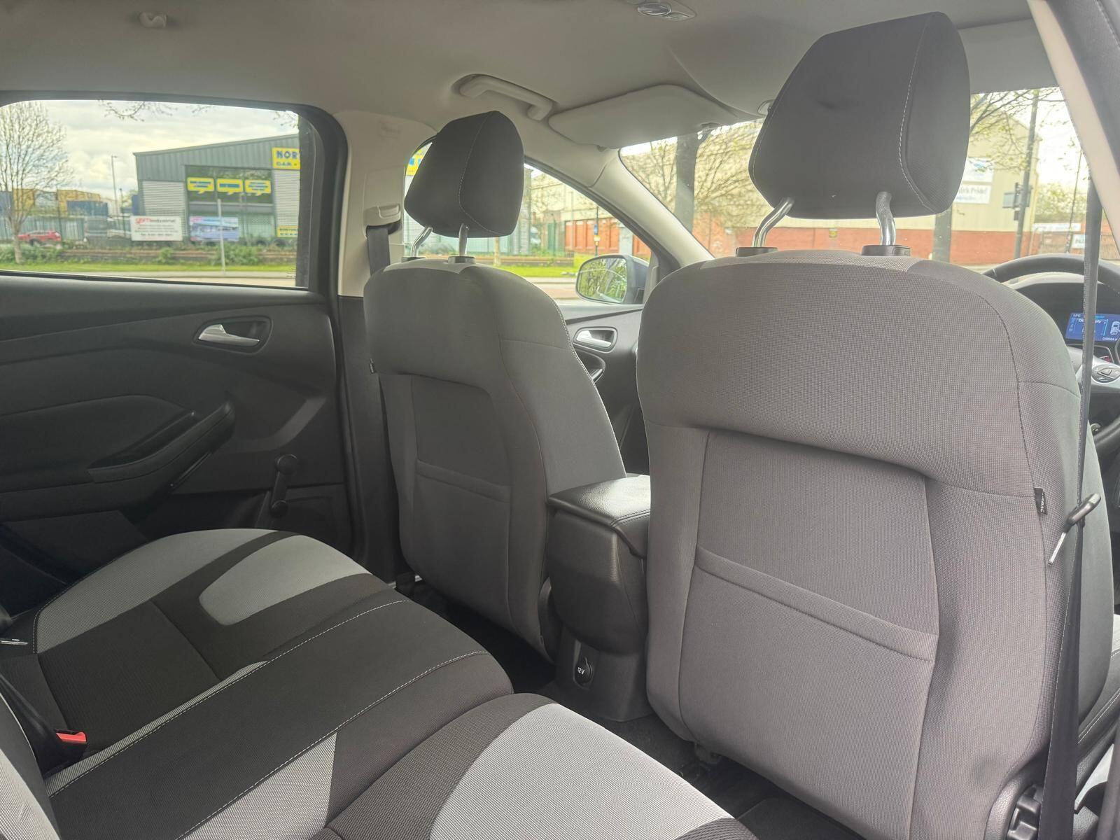 Ford Focus - Image 22