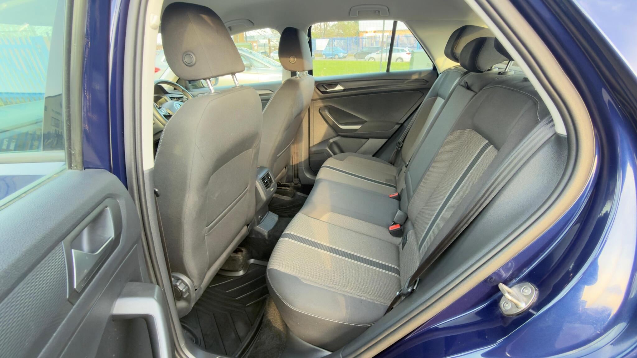 Volkswagen T-Roc - Image 29