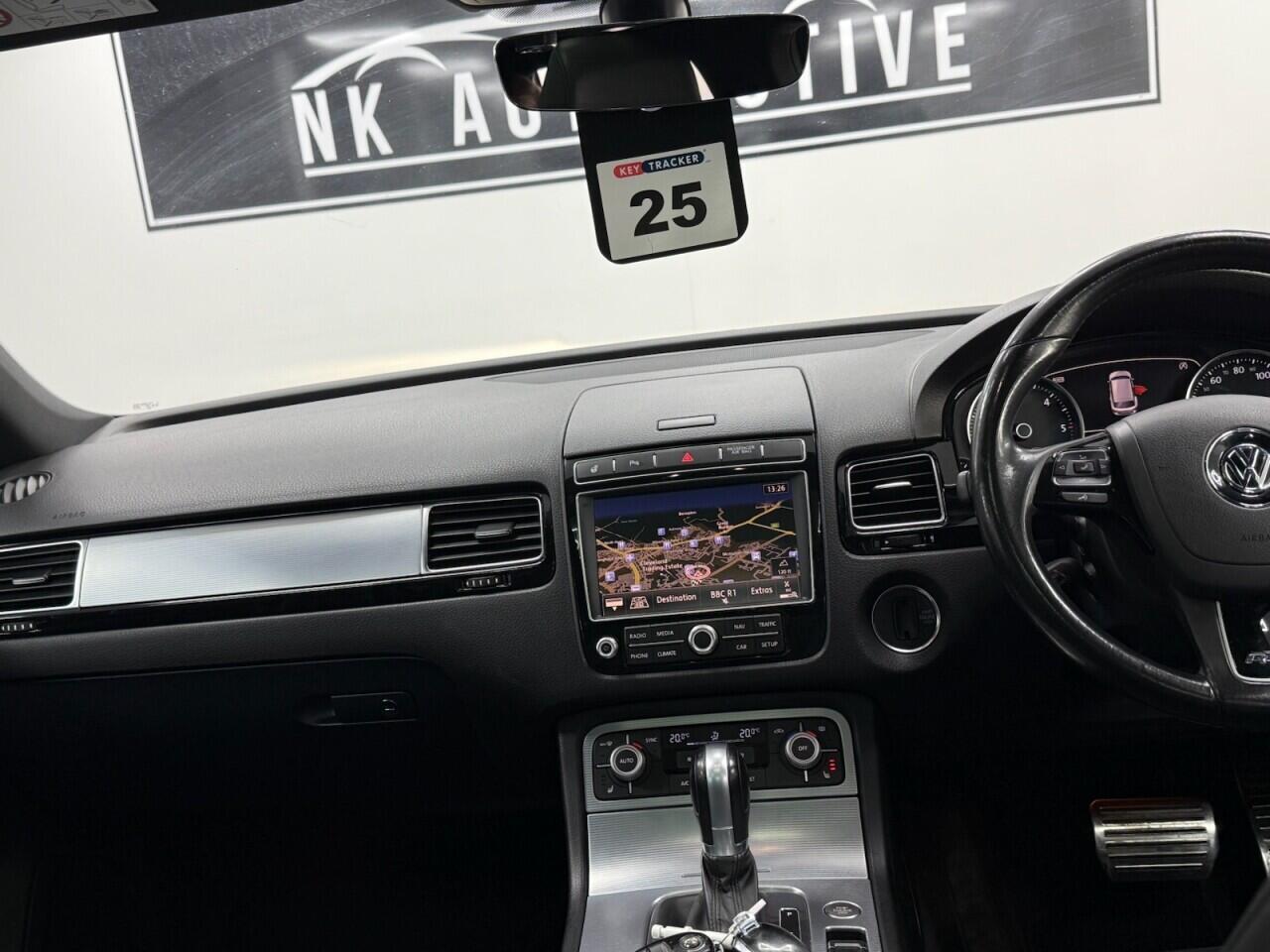 Volkswagen Touareg - Image 33