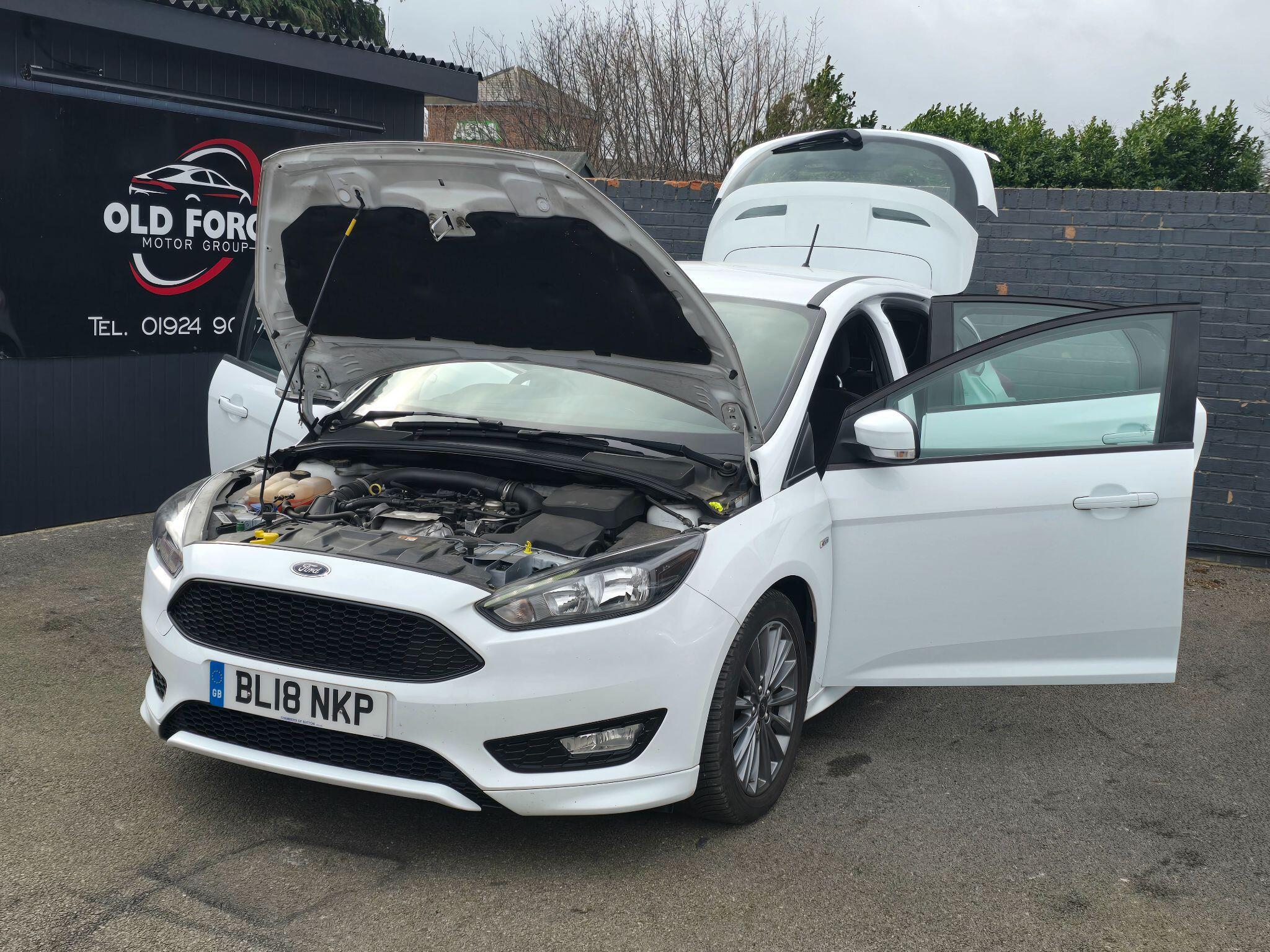 Ford Focus - Image 23