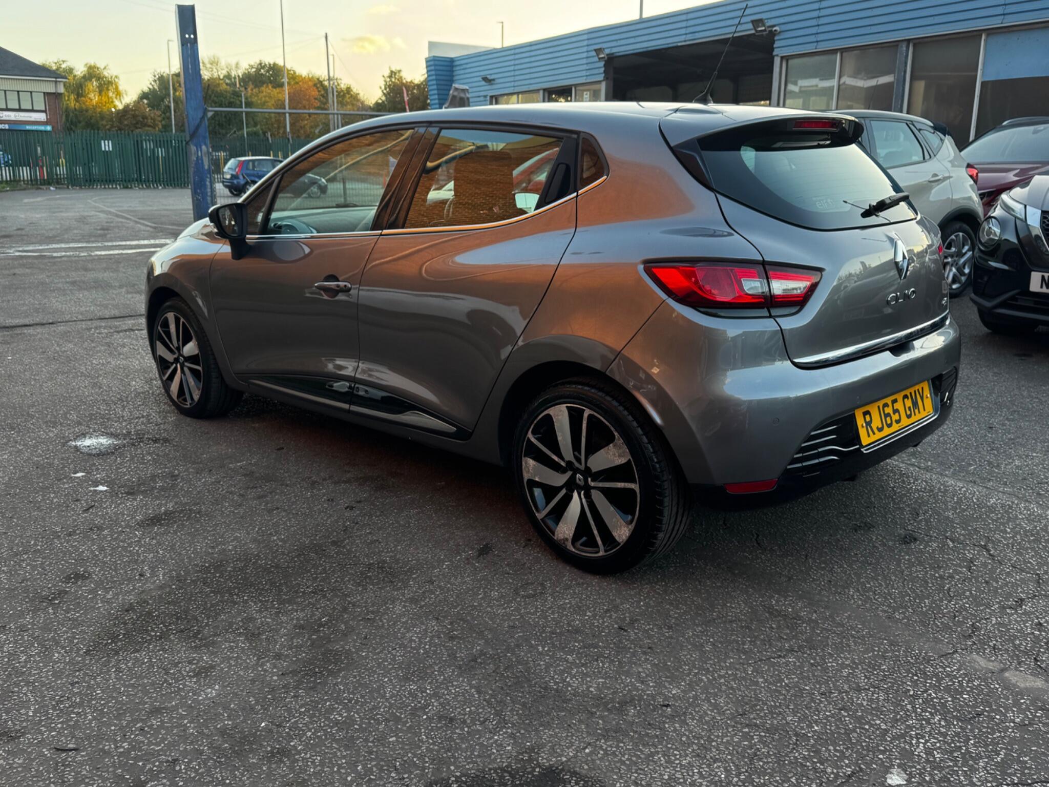 Renault Clio - Image 10