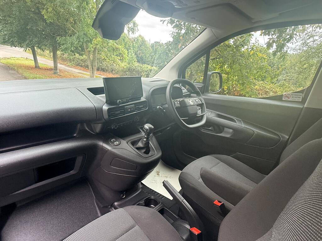Vauxhall Combo - Image 18