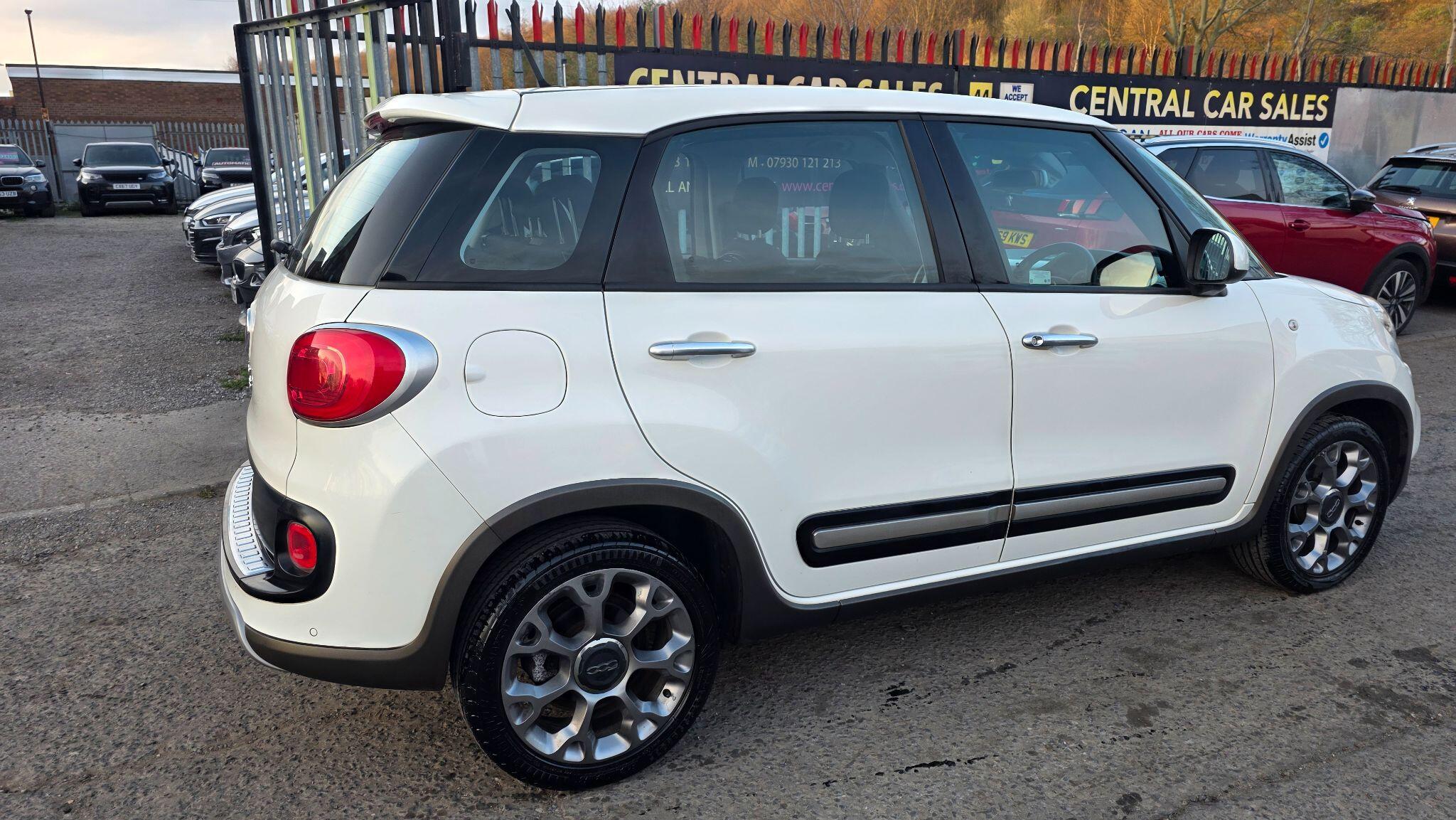 Fiat 500L - Image 8