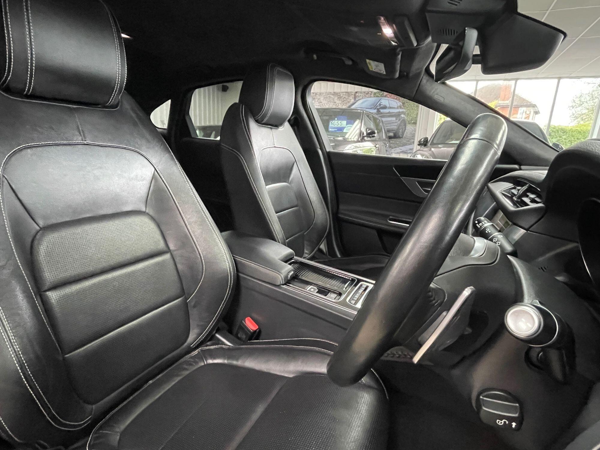 Jaguar XF - Image 24