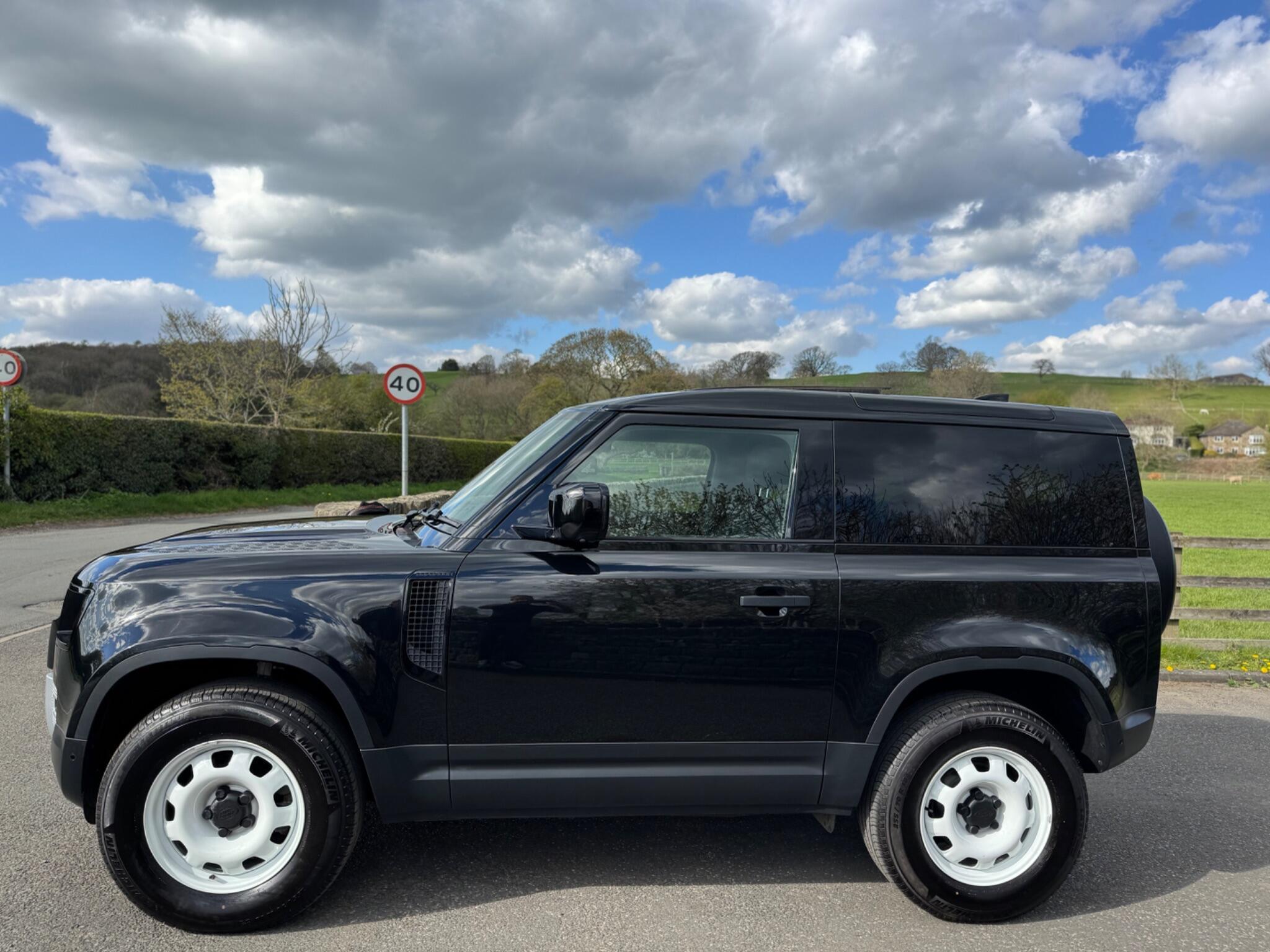 Land Rover Defender 90 - Image 11