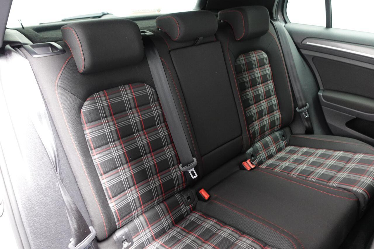Volkswagen Golf - Image 20