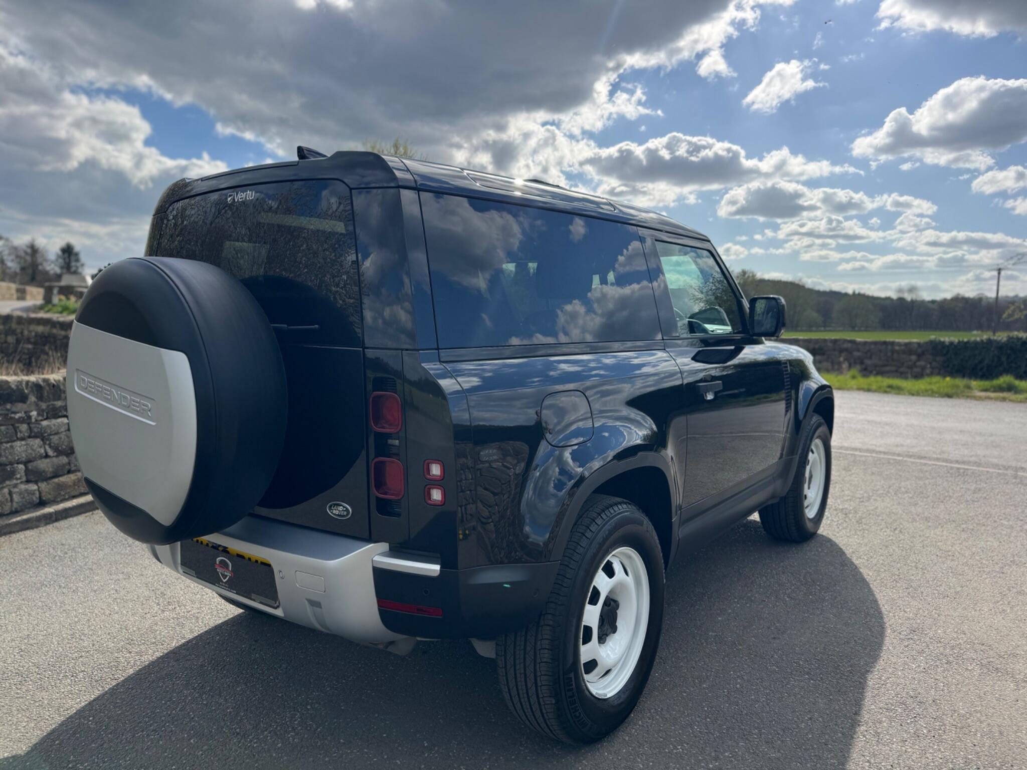 Land Rover Defender 90 - Image 17