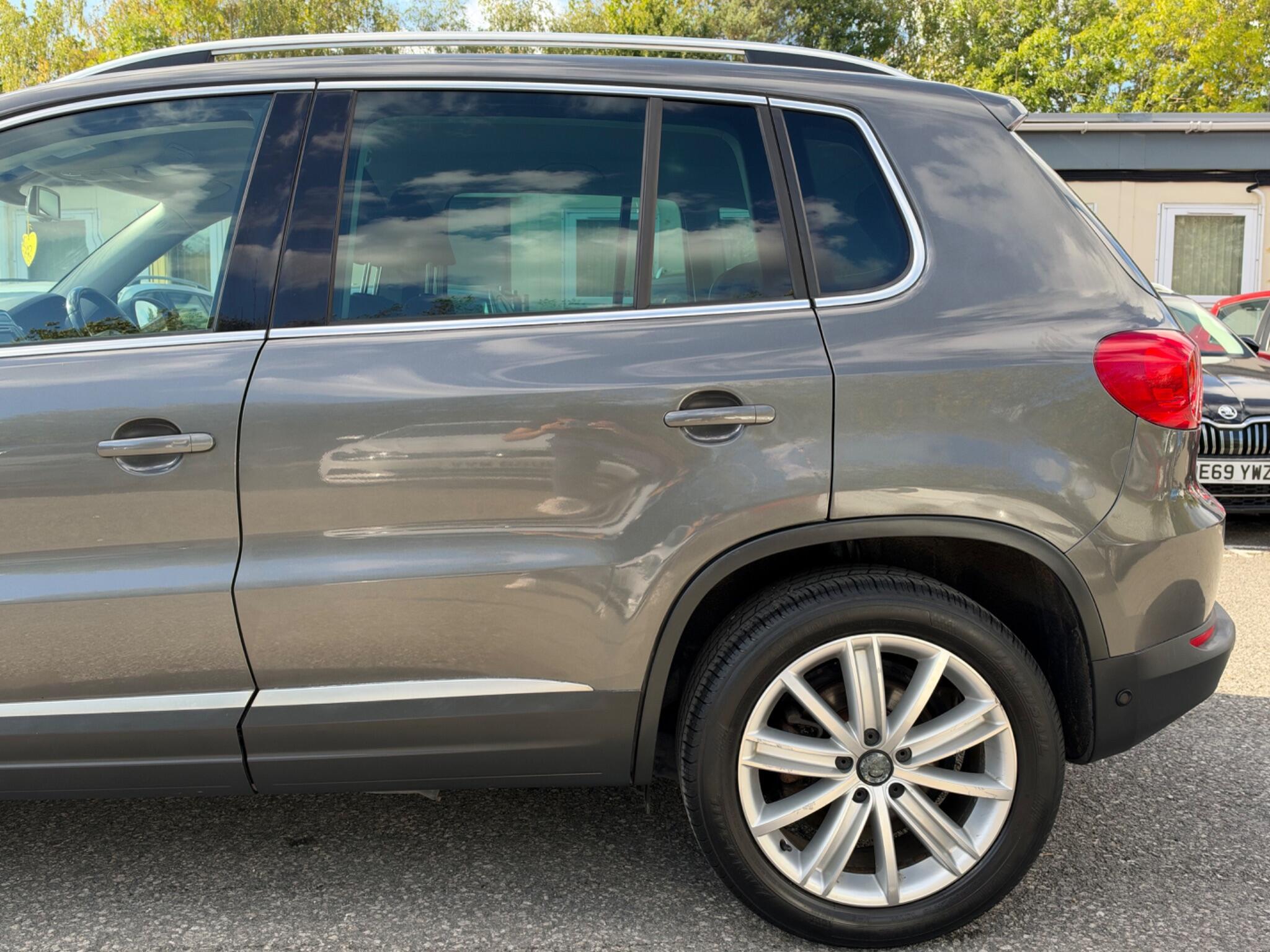 Volkswagen Tiguan - Image 10