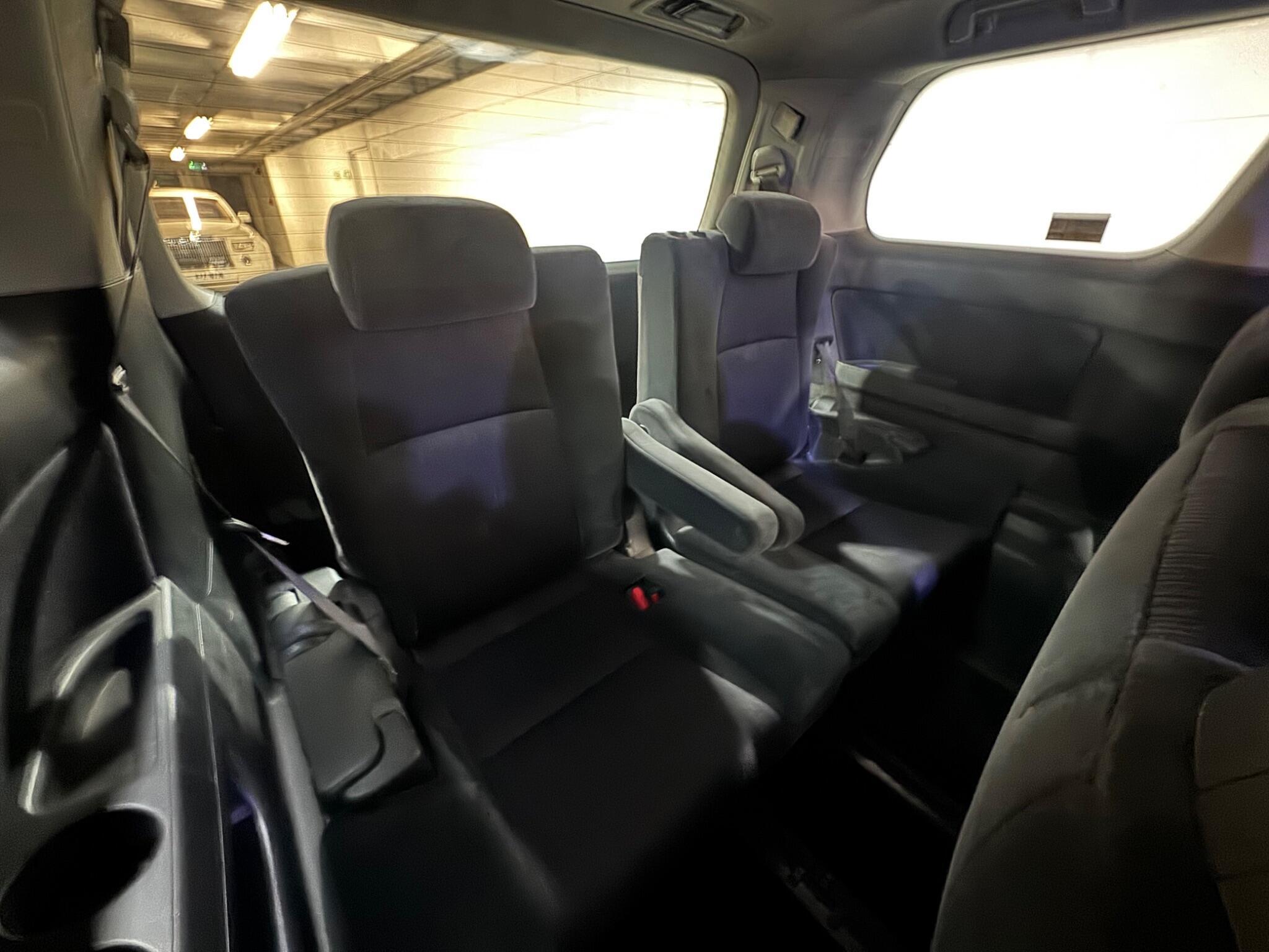 Toyota Vellfire - Image 12