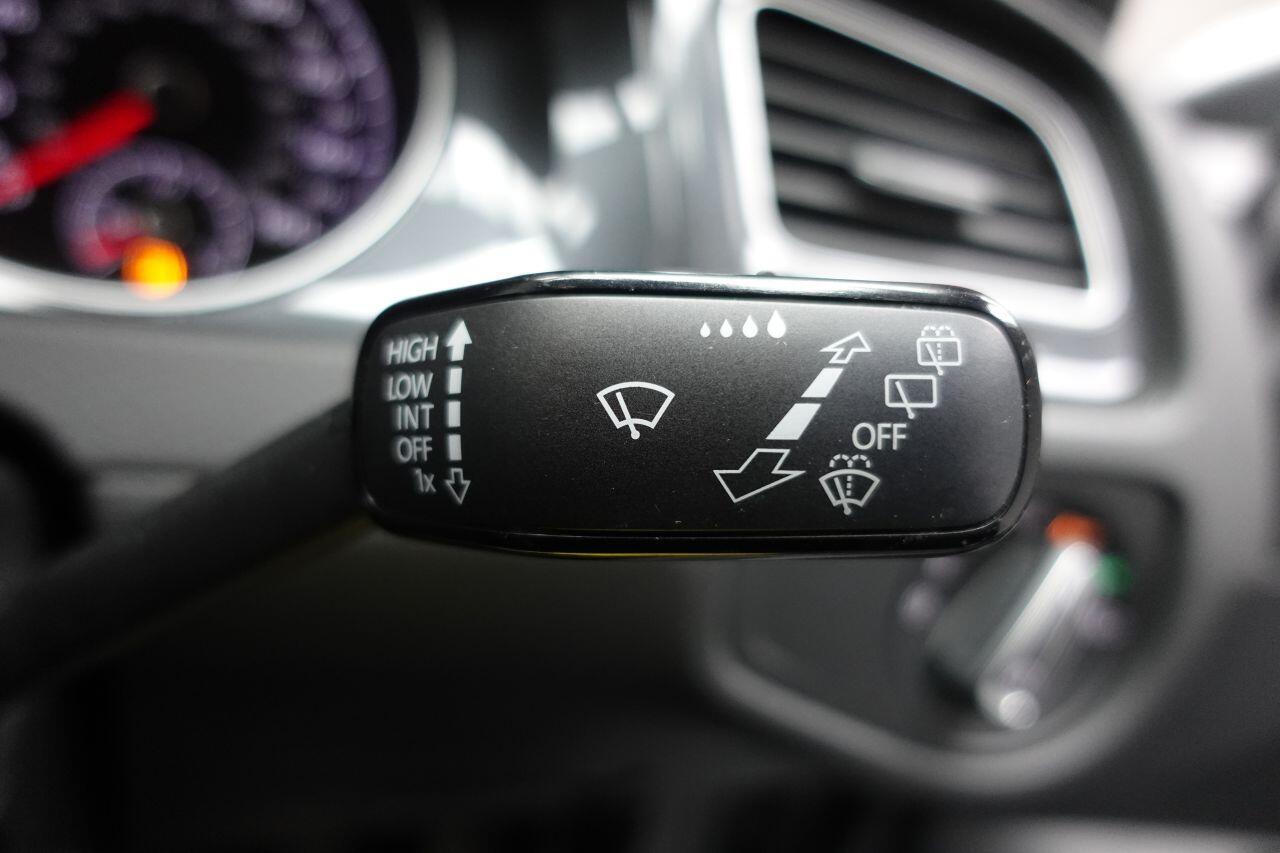 Volkswagen Golf - Image 49