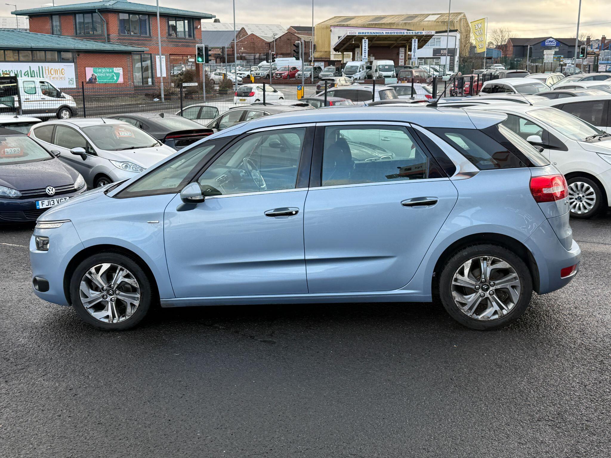 Citroen C4 Picasso - Image 18