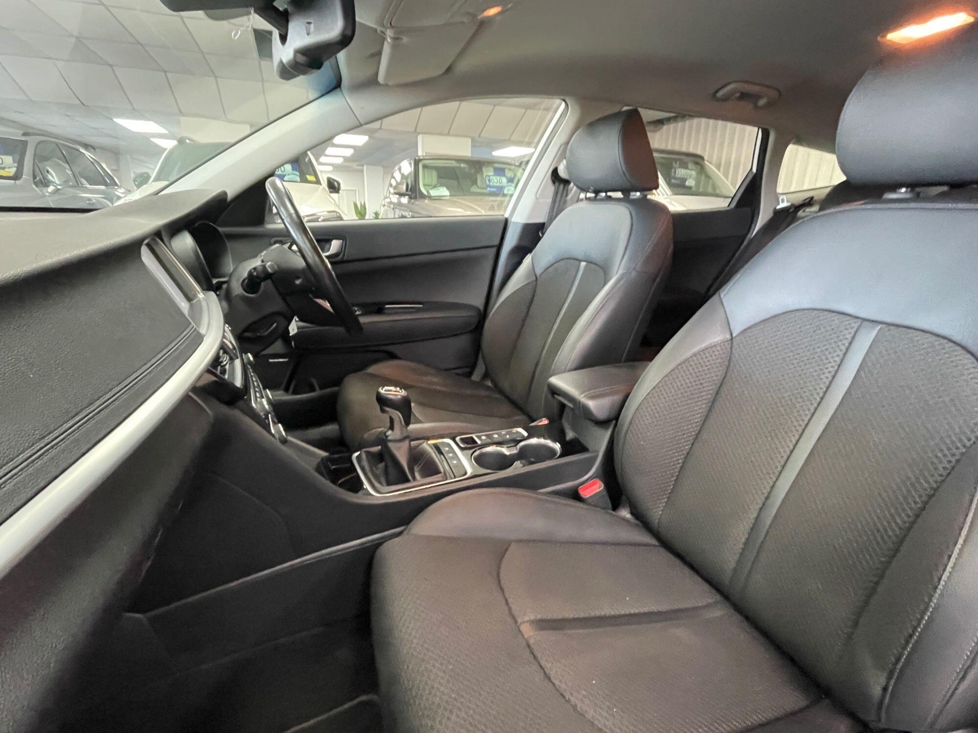 Kia Optima - Image 31