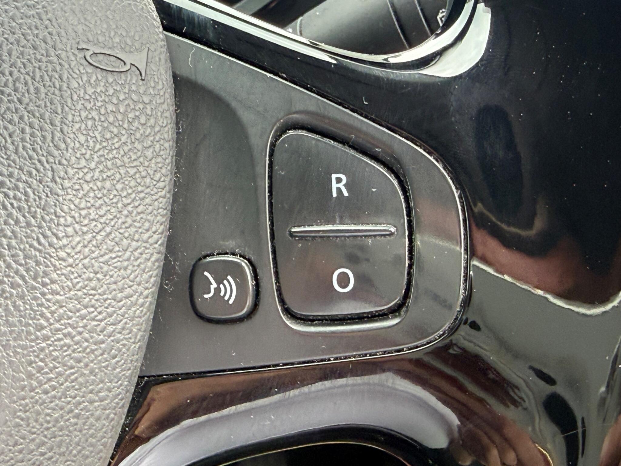 Renault Clio - Image 19