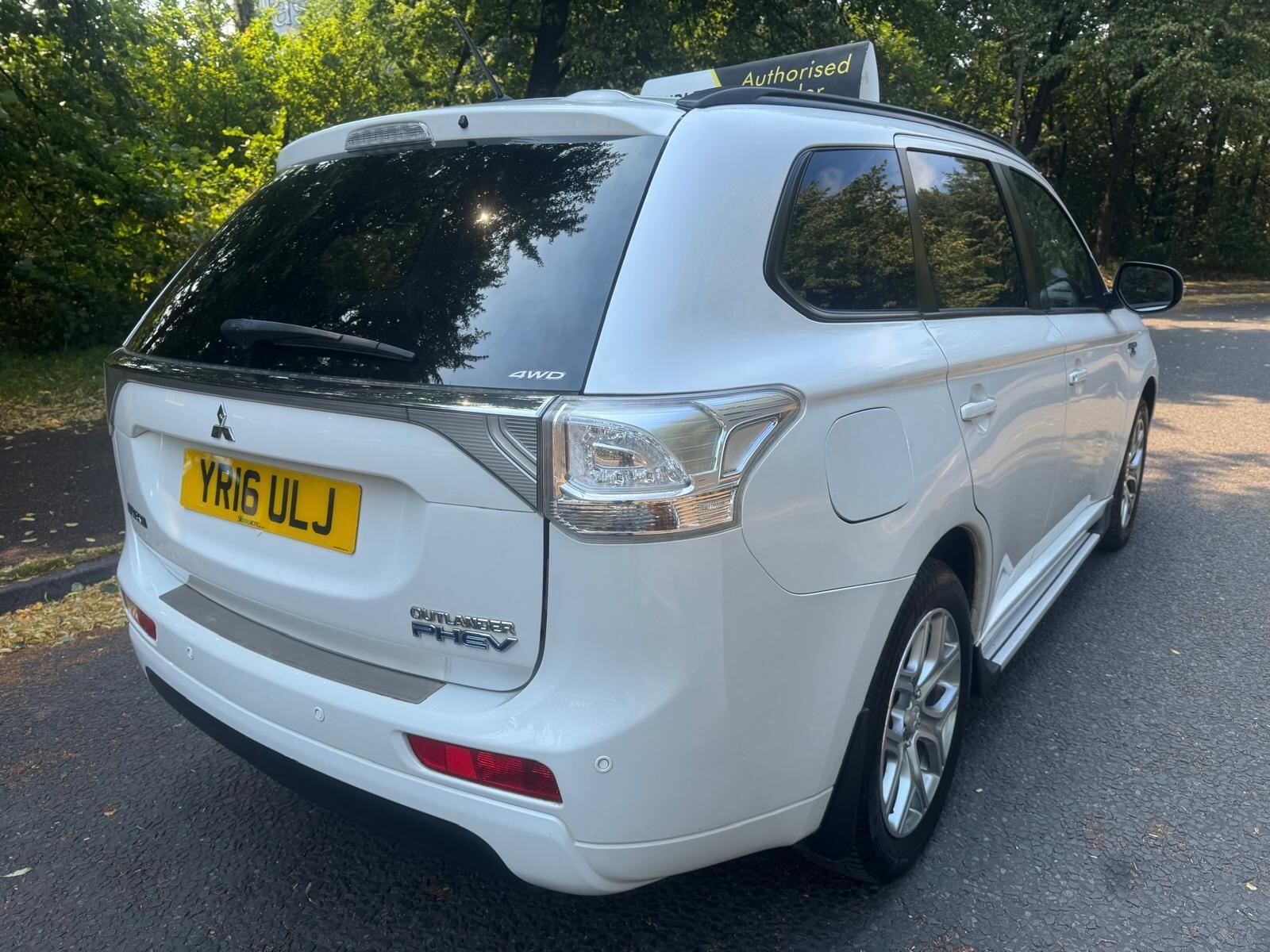 Mitsubishi Outlander - Image 12
