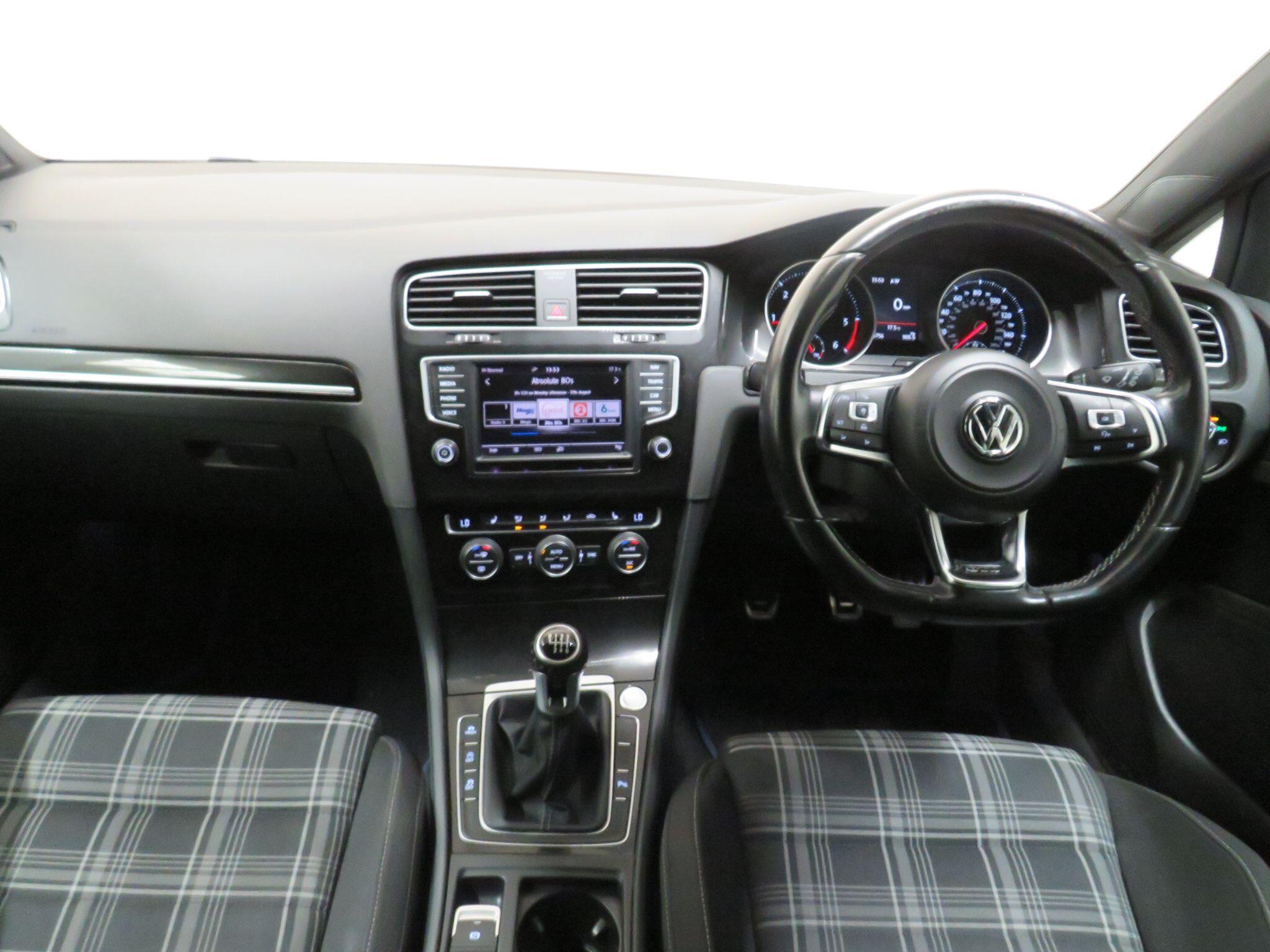 Volkswagen Golf - Image 13