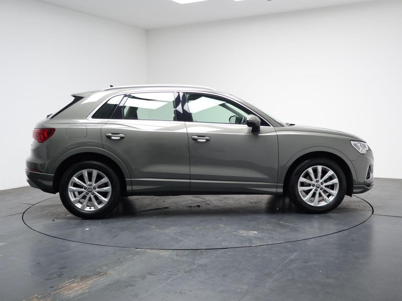Audi Q3 - Image 14