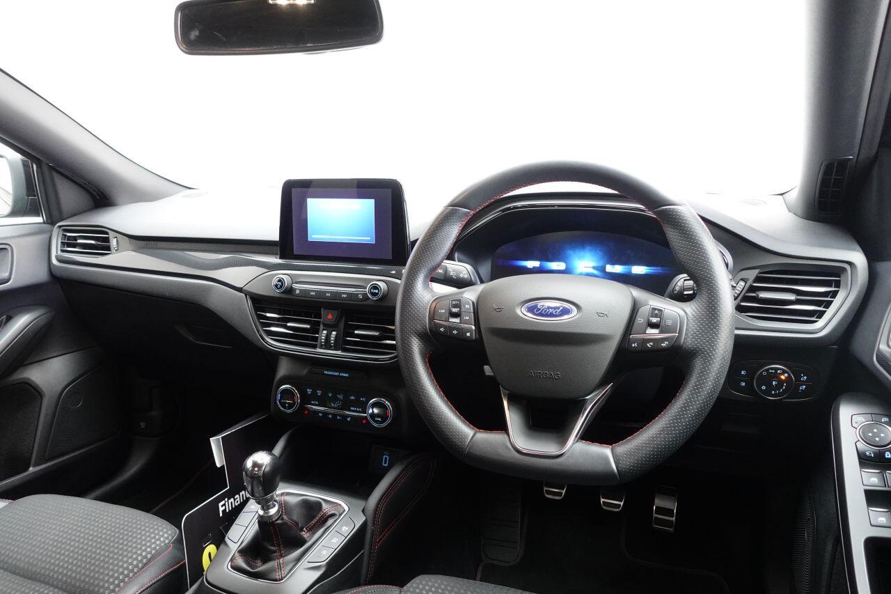 Ford Focus - Image 13