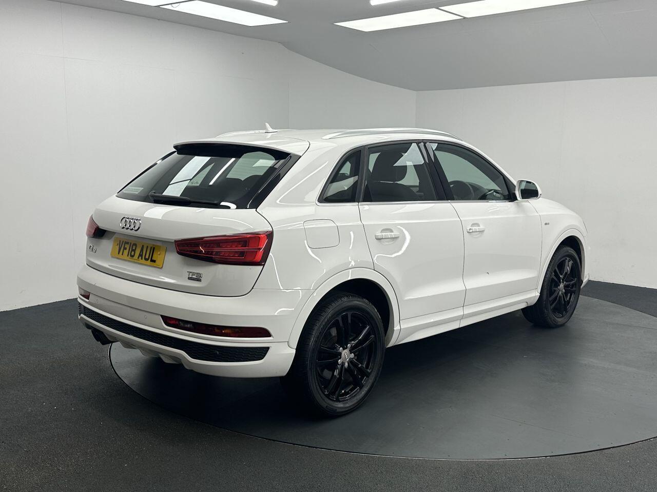 Audi Q3 - Image 10