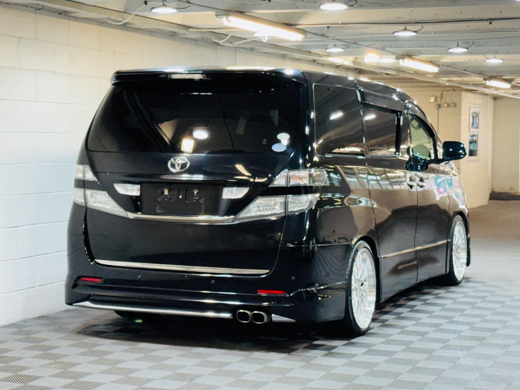 Toyota Vellfire - Image 5