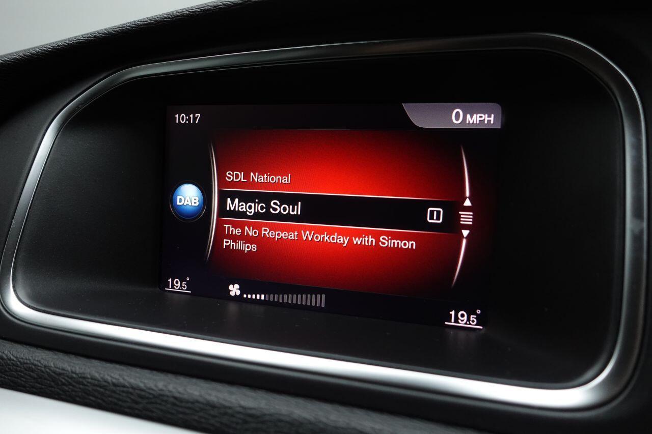 Volvo V40 CROSS COUNTRY - Image 23