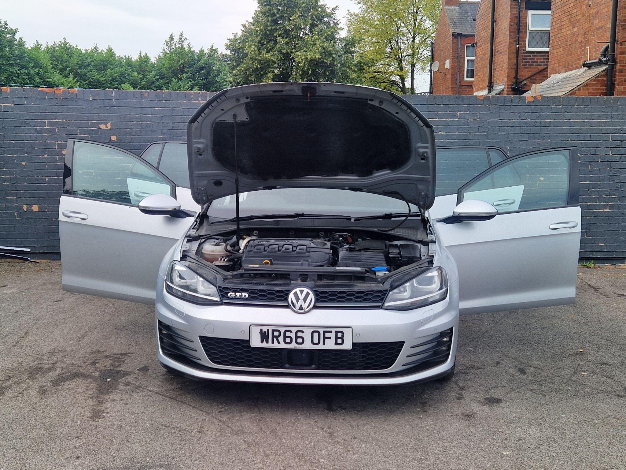 Volkswagen Golf - Image 13
