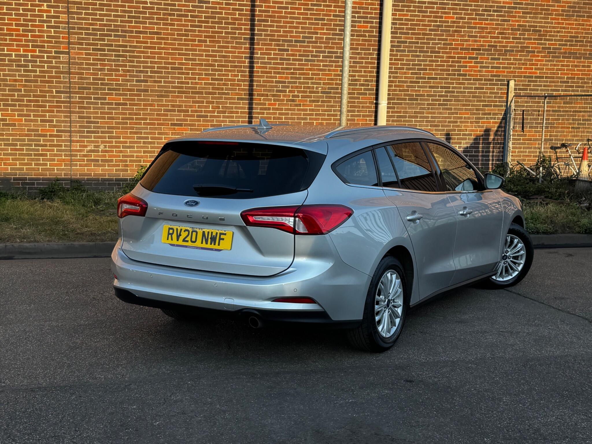 Ford Focus - Image 6