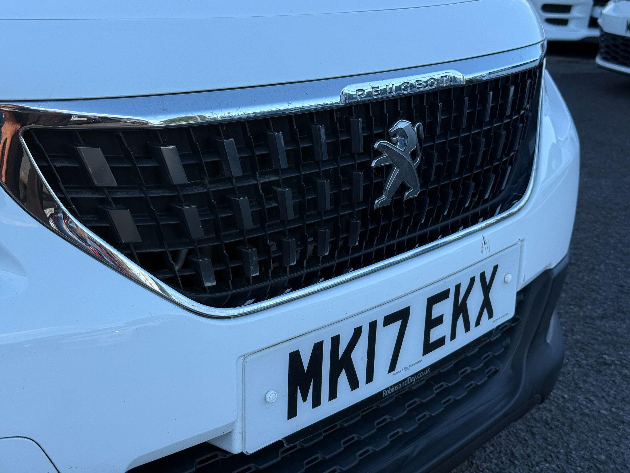 Peugeot 2008 - Image 11