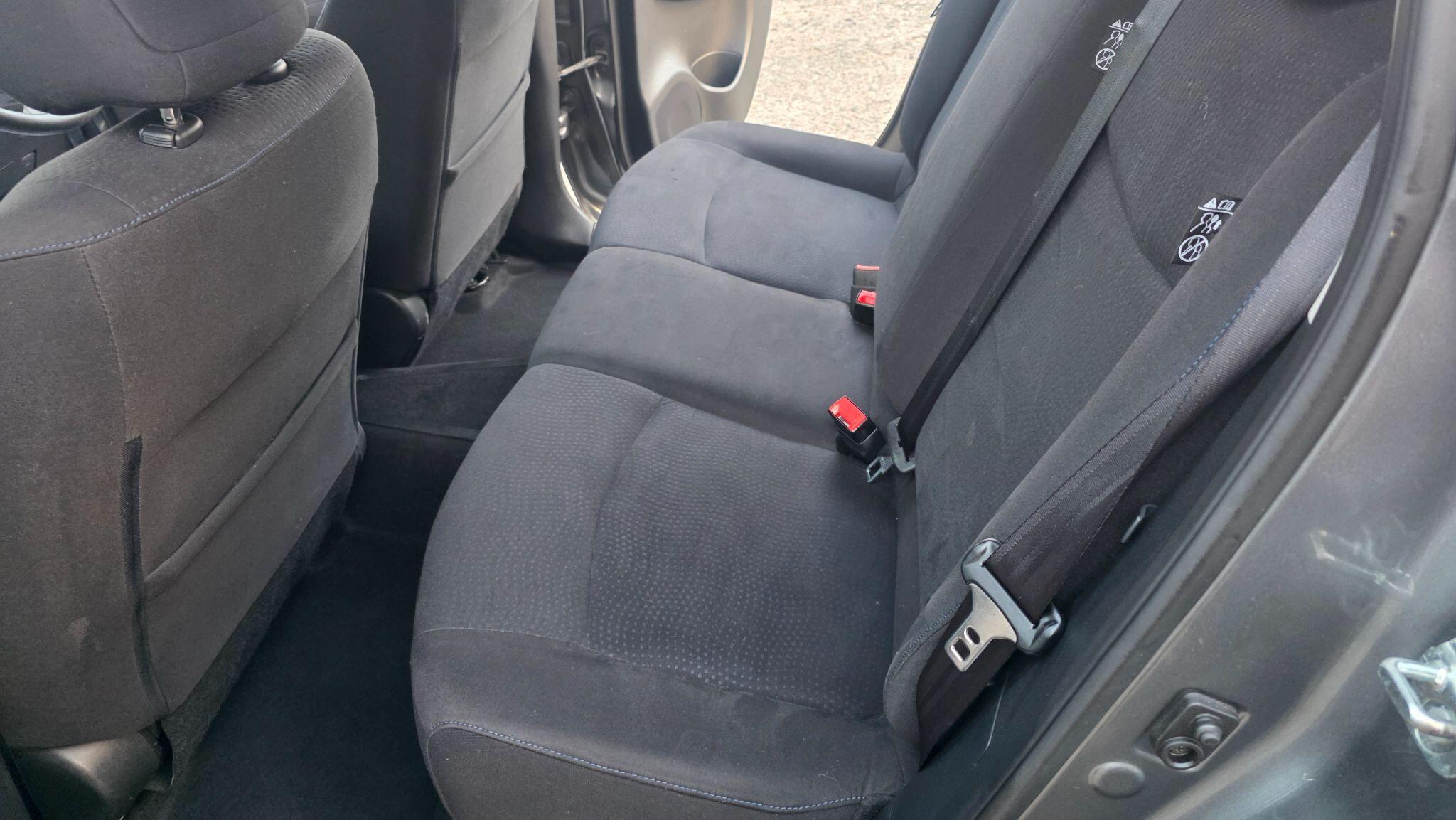 Nissan Leaf - Image 36