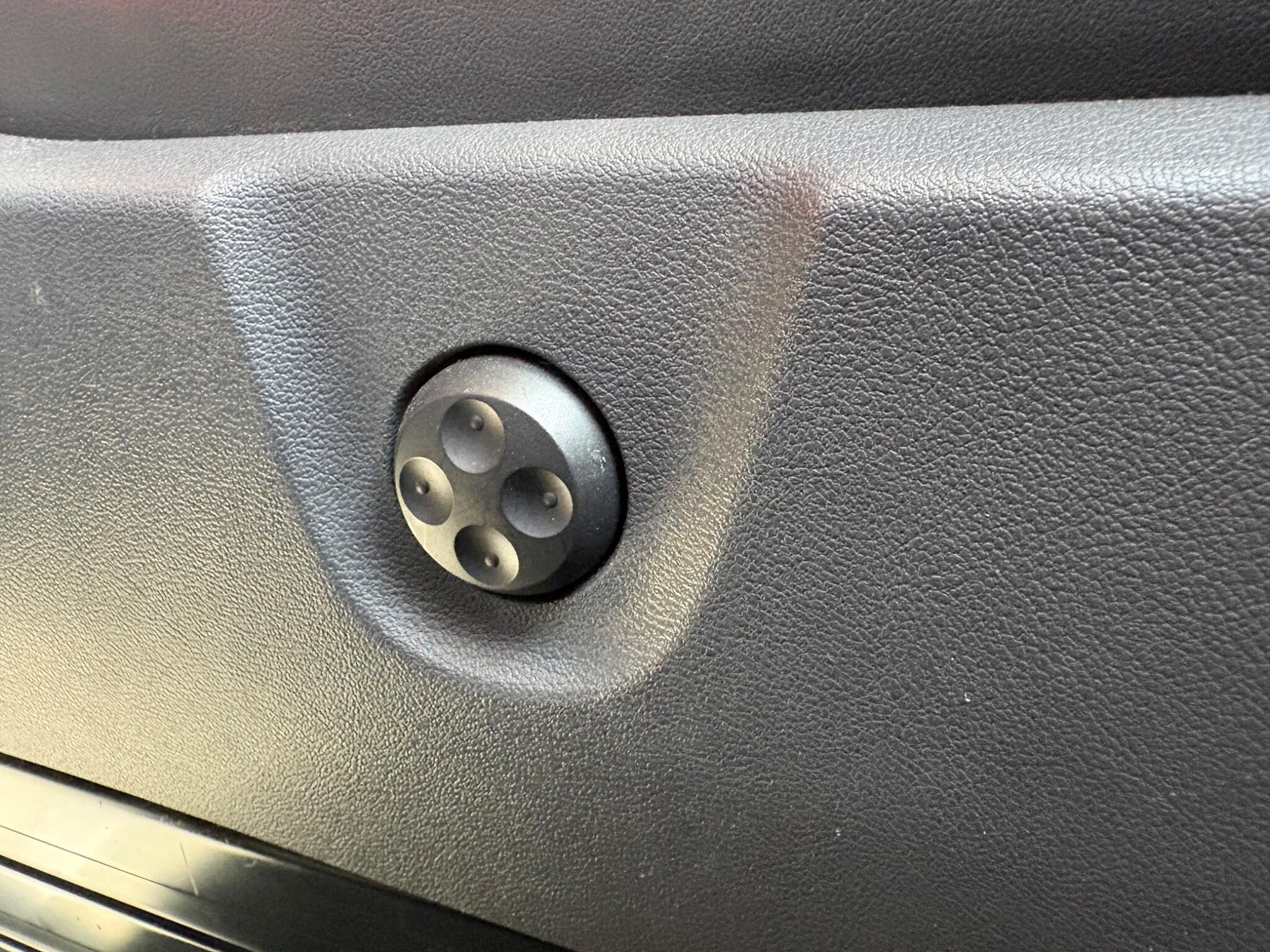 Volkswagen CARAVELLE - Image 38