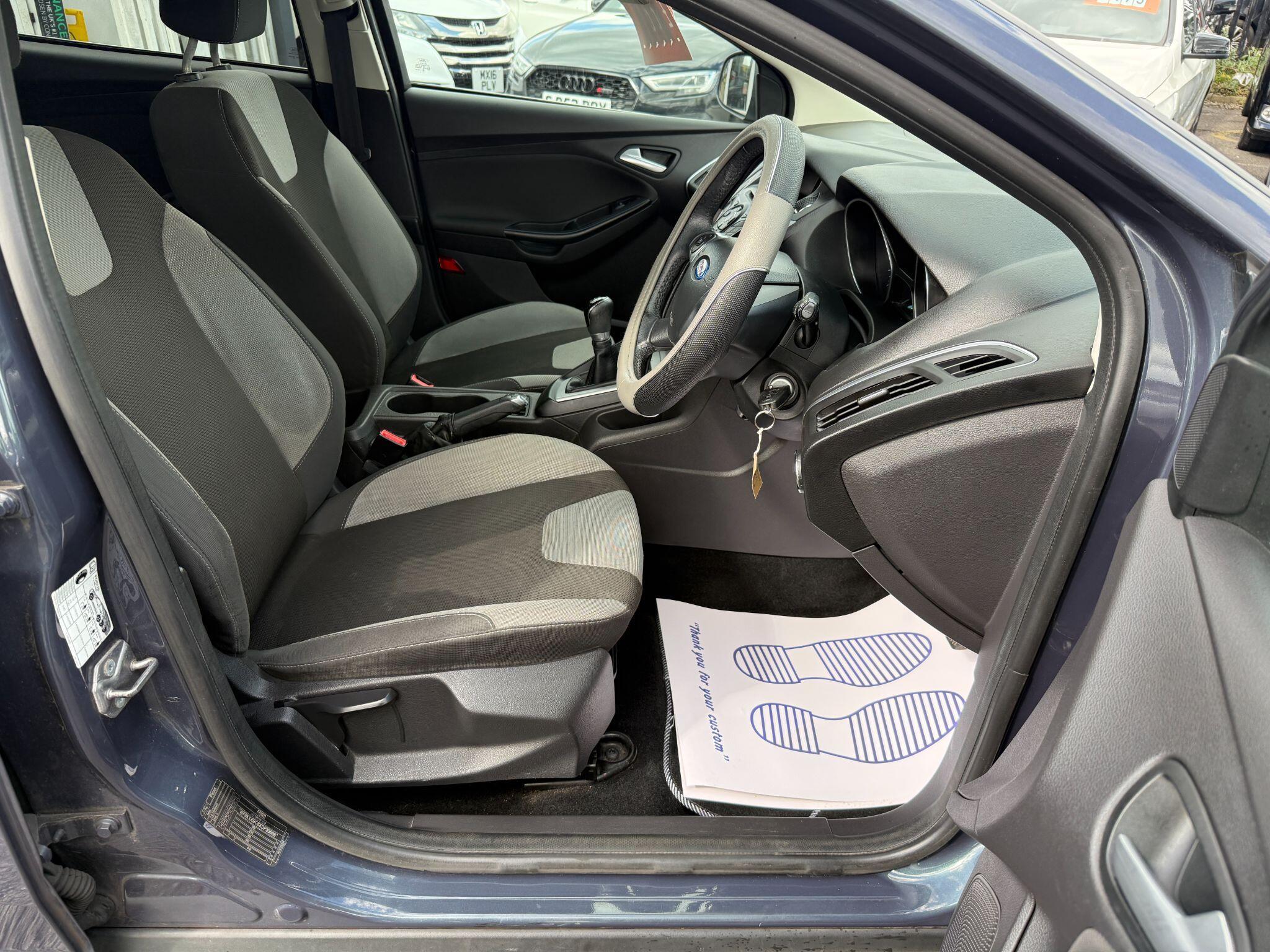 Ford Focus - Image 25