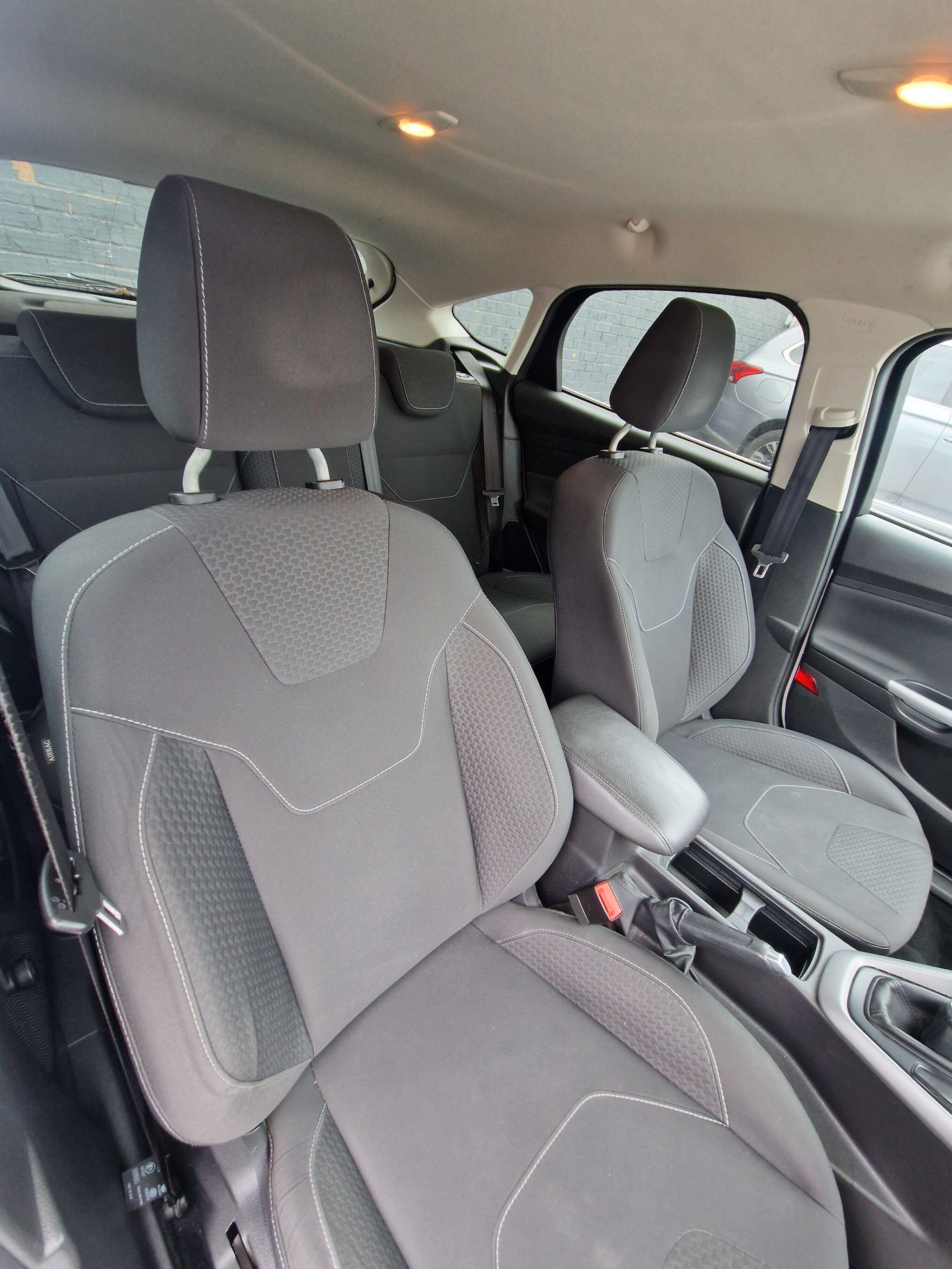 Ford Focus - Image 28