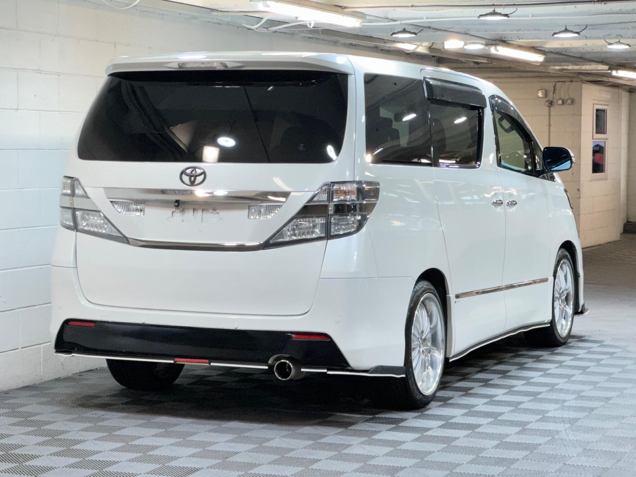 Toyota Vellfire - Image 6
